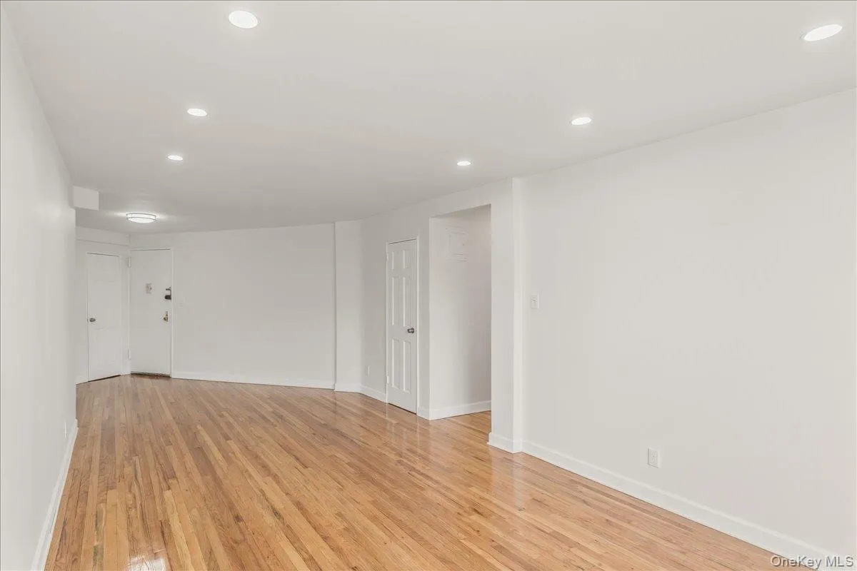 66-15 Thornton Place, New York, NY, 1 Bedroom Bedrooms, 3 Rooms Rooms,1 BathroomBathrooms,Residential,For Rent,Thornton,0,997756 66-15 Thornton Place, New York, NY, 1 Bedroom Bedrooms, 3 Rooms Rooms,1 BathroomBathrooms,Residential,For Rent,Thornton,0,997756