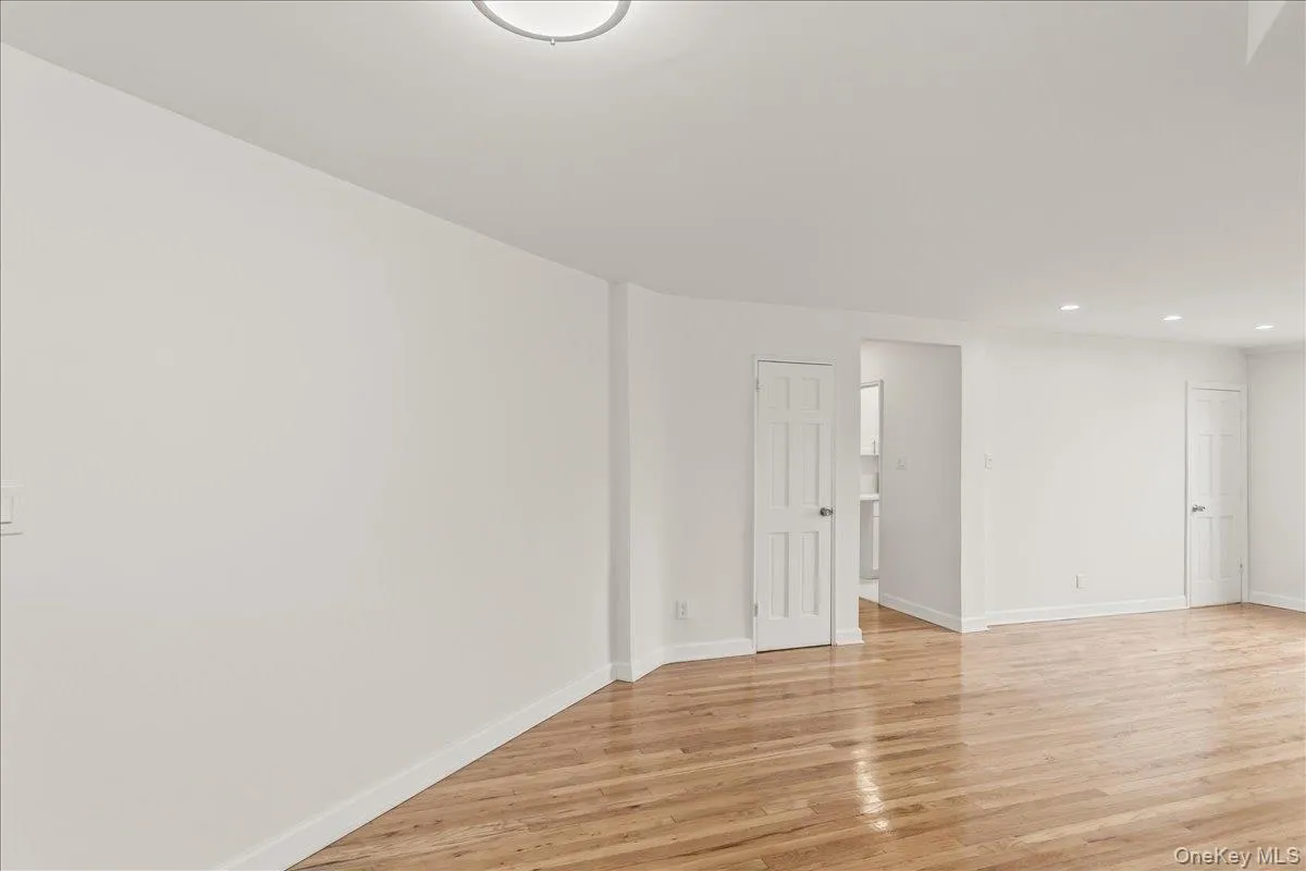 66-15 Thornton Place, New York, NY, 1 Bedroom Bedrooms, 3 Rooms Rooms,1 BathroomBathrooms,Residential,For Rent,Thornton,0,997756 66-15 Thornton Place, New York, NY, 1 Bedroom Bedrooms, 3 Rooms Rooms,1 BathroomBathrooms,Residential,For Rent,Thornton,0,997756