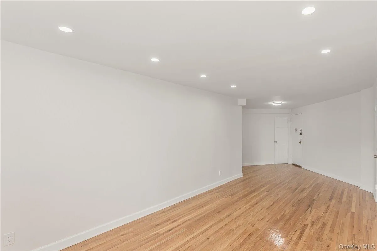66-15 Thornton Place, New York, NY, 1 Bedroom Bedrooms, 3 Rooms Rooms,1 BathroomBathrooms,Residential,For Rent,Thornton,0,997756 66-15 Thornton Place, New York, NY, 1 Bedroom Bedrooms, 3 Rooms Rooms,1 BathroomBathrooms,Residential,For Rent,Thornton,0,997756