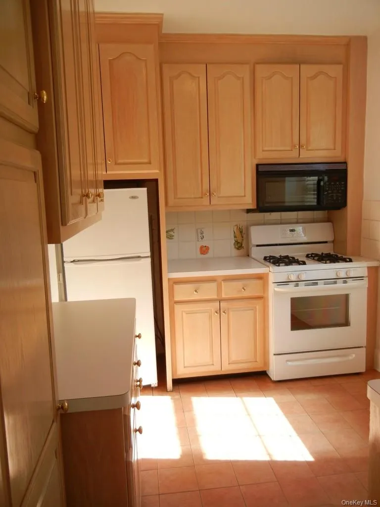 14 Chatsworth Avenue, Mamaroneck, NY, 1 Bedroom Bedrooms, 4 Rooms Rooms,1 BathroomBathrooms,Residential Lease,For Rent,Chatsworth,0,997759 14 Chatsworth Avenue, Mamaroneck, NY, 1 Bedroom Bedrooms, 4 Rooms Rooms,1 BathroomBathrooms,Residential Lease,For Rent,Chatsworth,0,997759