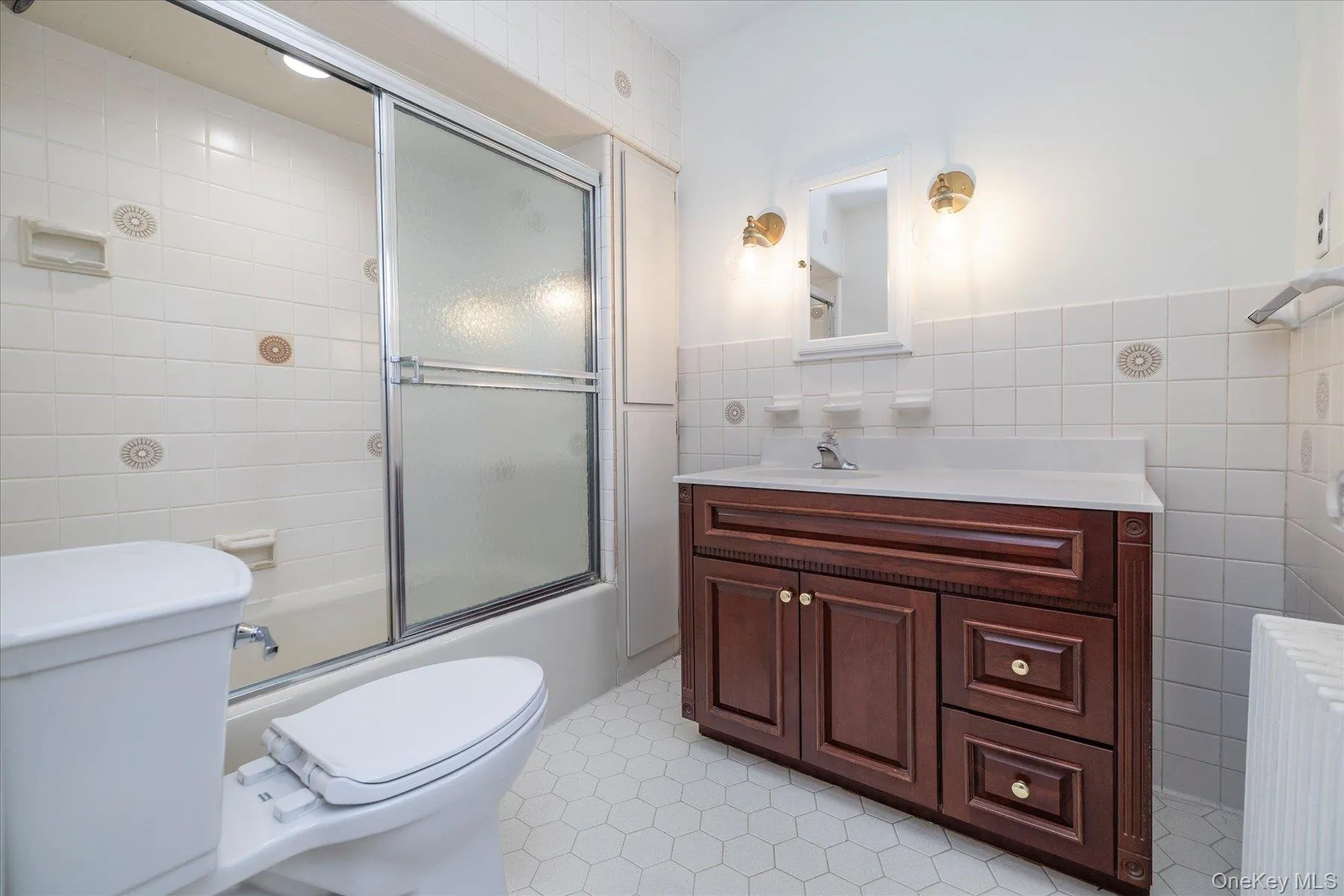 Upstairs Full Bathroom Upstairs Full Bathroom