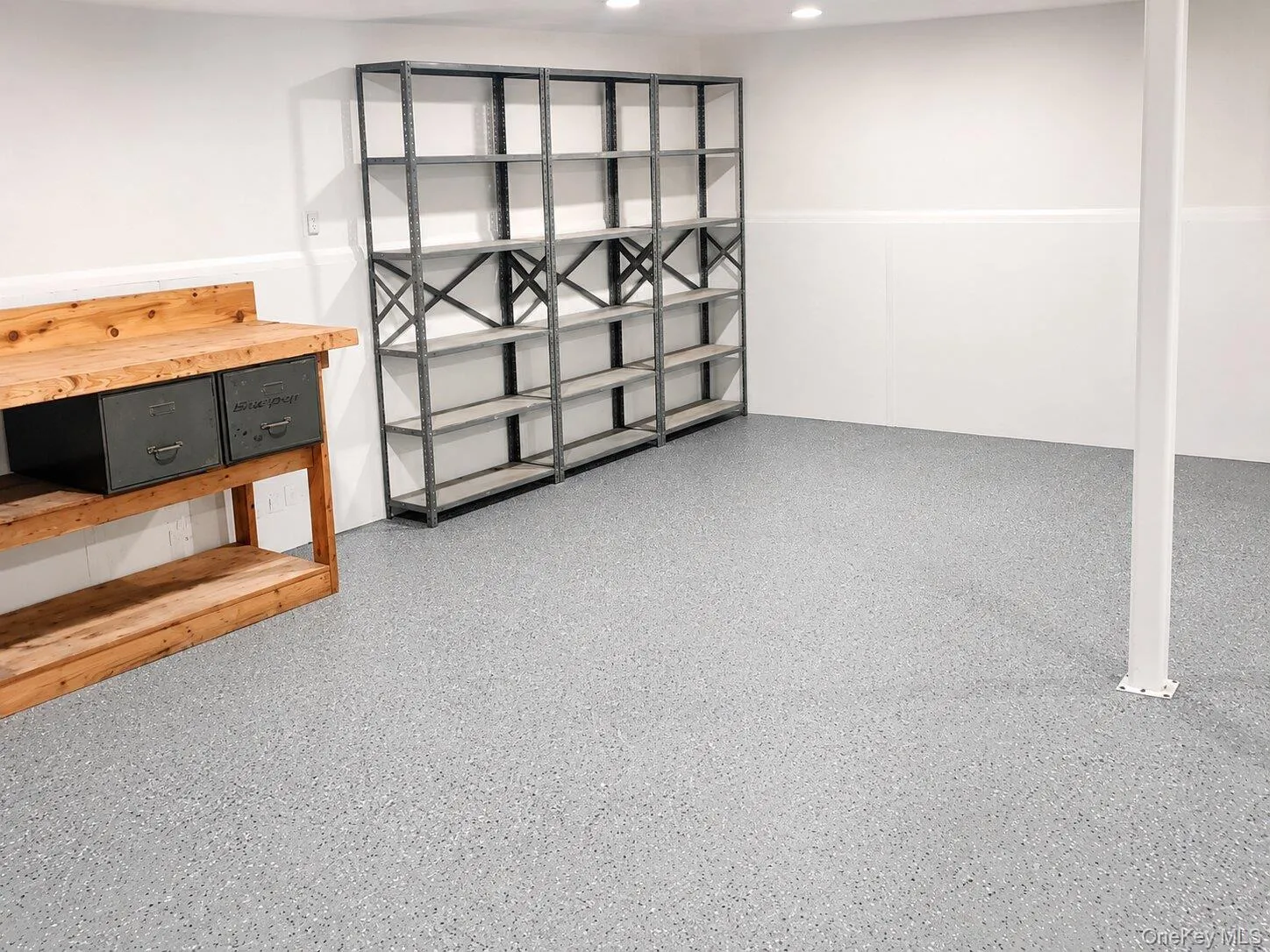 Plenty of room for all your stuff and 2 cars Plenty of room for all your stuff and 2 cars