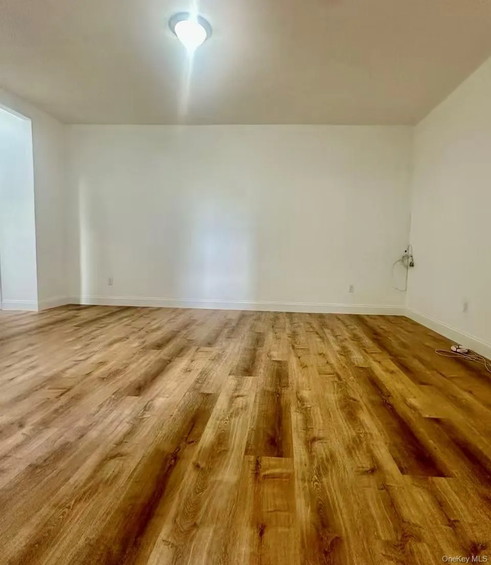 61-09 39th Avenue, New York, NY, 1 Bedroom Bedrooms, 4 Rooms Rooms,1 BathroomBathrooms,Residential,For Rent,39th,0,997787 61-09 39th Avenue, New York, NY, 1 Bedroom Bedrooms, 4 Rooms Rooms,1 BathroomBathrooms,Residential,For Rent,39th,0,997787