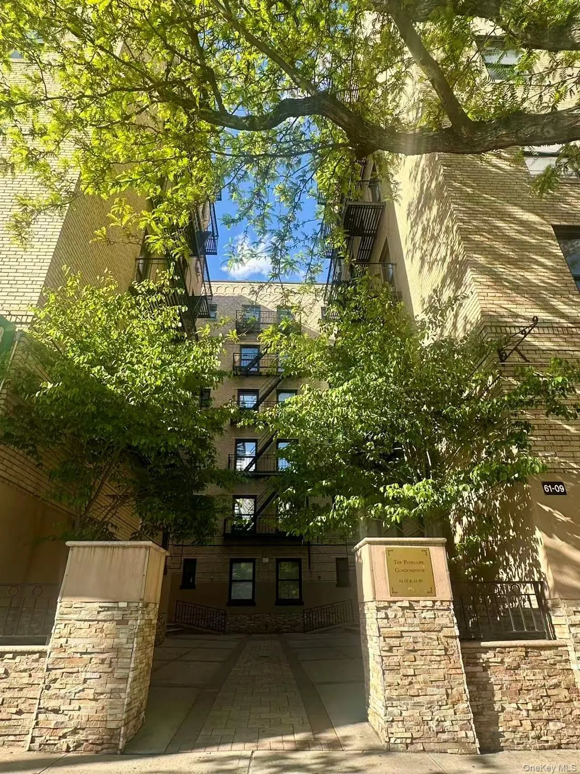 61-09 39th Avenue, New York, NY, 1 Bedroom Bedrooms, 4 Rooms Rooms,1 BathroomBathrooms,Residential,For Rent,39th,0,997787 61-09 39th Avenue, New York, NY, 1 Bedroom Bedrooms, 4 Rooms Rooms,1 BathroomBathrooms,Residential,For Rent,39th,0,997787