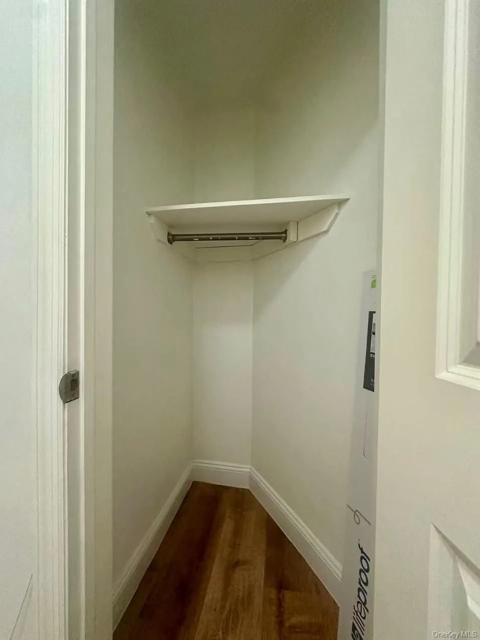61-09 39th Avenue, New York, NY, 1 Bedroom Bedrooms, 4 Rooms Rooms,1 BathroomBathrooms,Residential,For Rent,39th,0,997787 61-09 39th Avenue, New York, NY, 1 Bedroom Bedrooms, 4 Rooms Rooms,1 BathroomBathrooms,Residential,For Rent,39th,0,997787