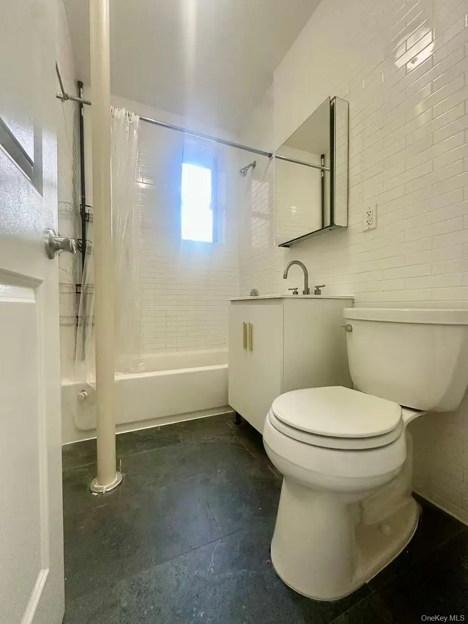 61-09 39th Avenue, New York, NY, 1 Bedroom Bedrooms, 4 Rooms Rooms,1 BathroomBathrooms,Residential,For Rent,39th,0,997787 61-09 39th Avenue, New York, NY, 1 Bedroom Bedrooms, 4 Rooms Rooms,1 BathroomBathrooms,Residential,For Rent,39th,0,997787