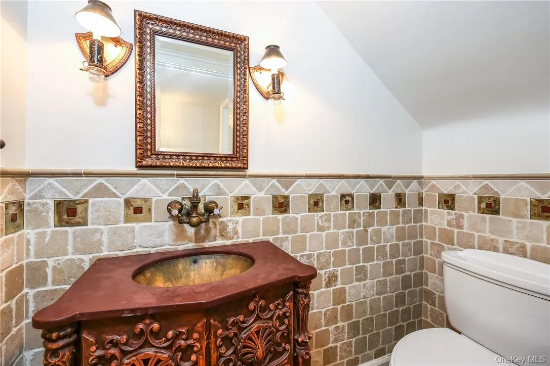 Powder room. Powder room.