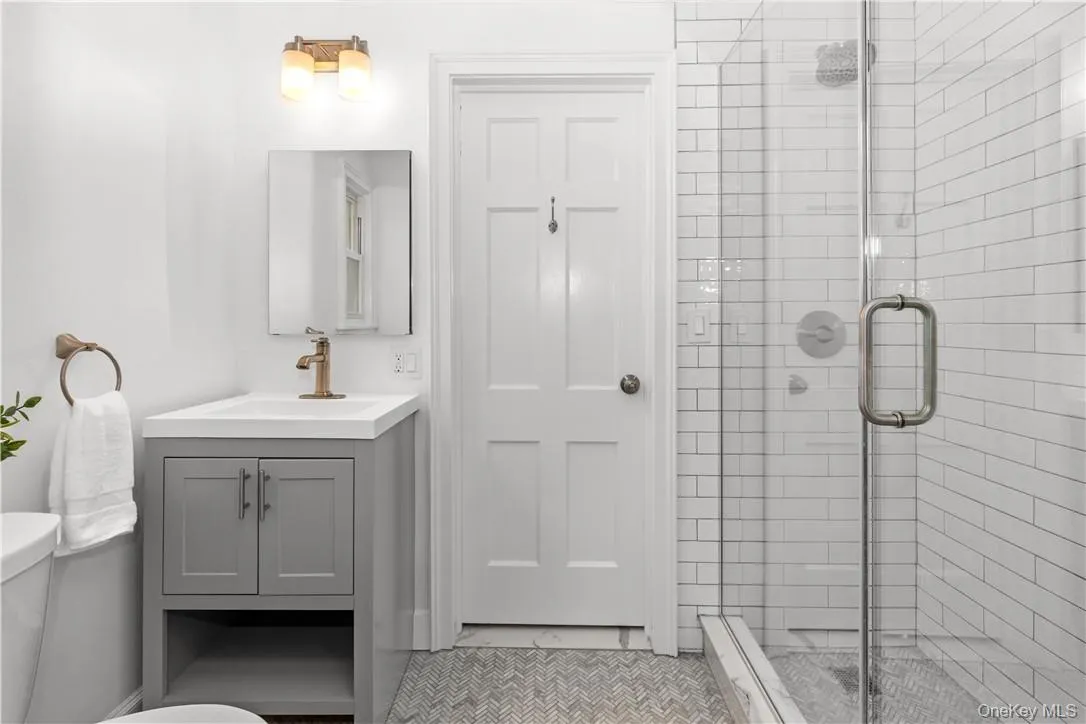 Jack-and-jill bath, recently renovated. Jack-and-jill bath, recently renovated.