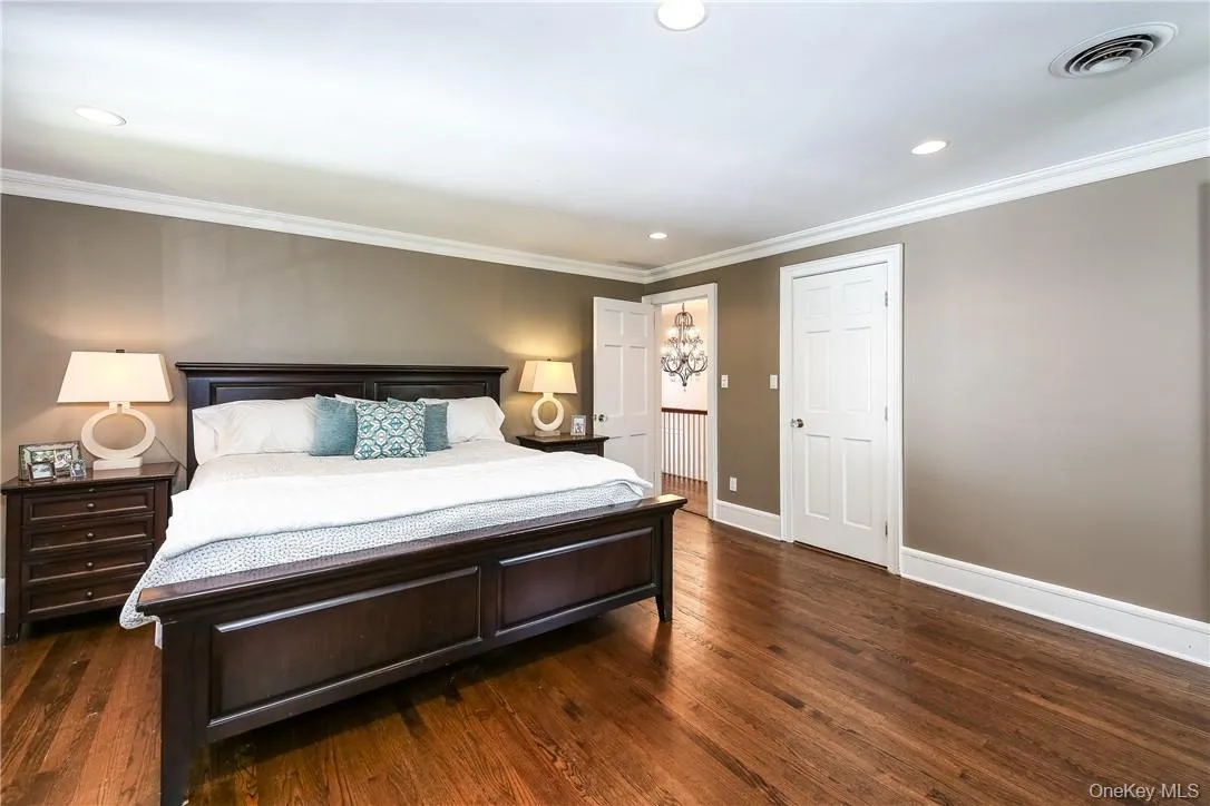 Primary bedroom with walk-in closet and en-suite bath. Primary bedroom with walk-in closet and en-suite bath.