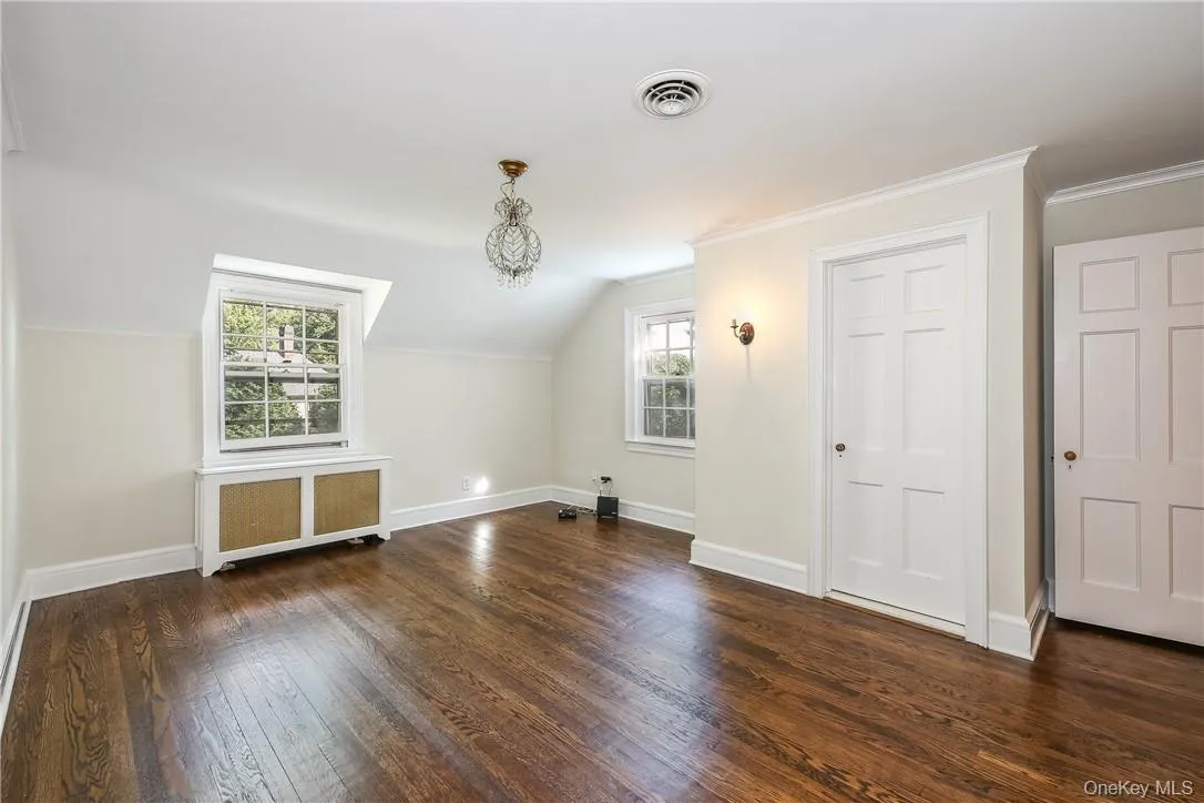 Fourth bedroom with en-suite bath. Fourth bedroom with en-suite bath.
