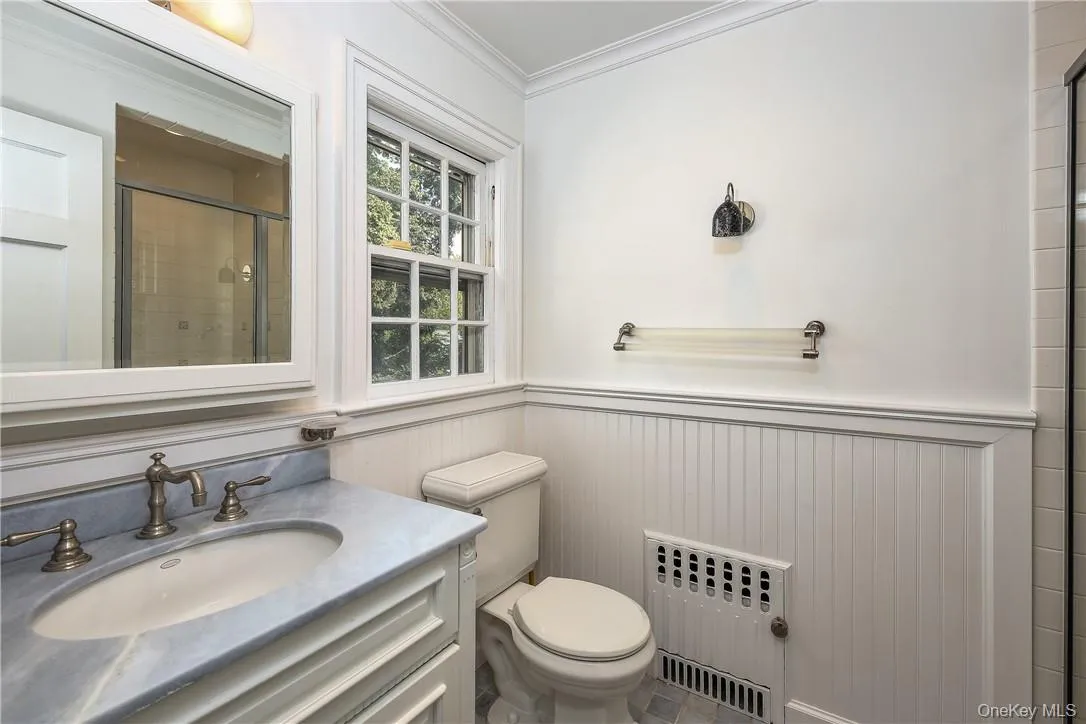En-suite bath. En-suite bath.