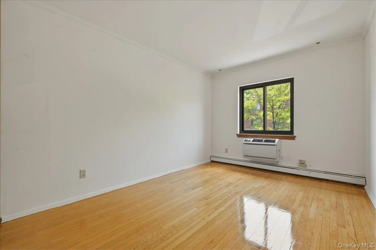 7116 162nd Street, New York, NY, 3 Bedrooms Bedrooms, 6 Rooms Rooms,2 BathroomsBathrooms,Residential Sale,For Rent,162nd,0,997808 7116 162nd Street, New York, NY, 3 Bedrooms Bedrooms, 6 Rooms Rooms,2 BathroomsBathrooms,Residential Sale,For Rent,162nd,0,997808