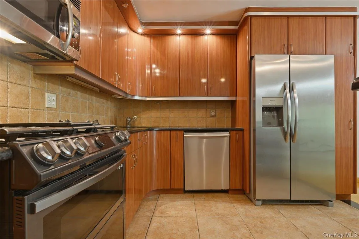 7116 162nd Street, New York, NY, 3 Bedrooms Bedrooms, 6 Rooms Rooms,2 BathroomsBathrooms,Residential Sale,For Rent,162nd,0,997808 7116 162nd Street, New York, NY, 3 Bedrooms Bedrooms, 6 Rooms Rooms,2 BathroomsBathrooms,Residential Sale,For Rent,162nd,0,997808