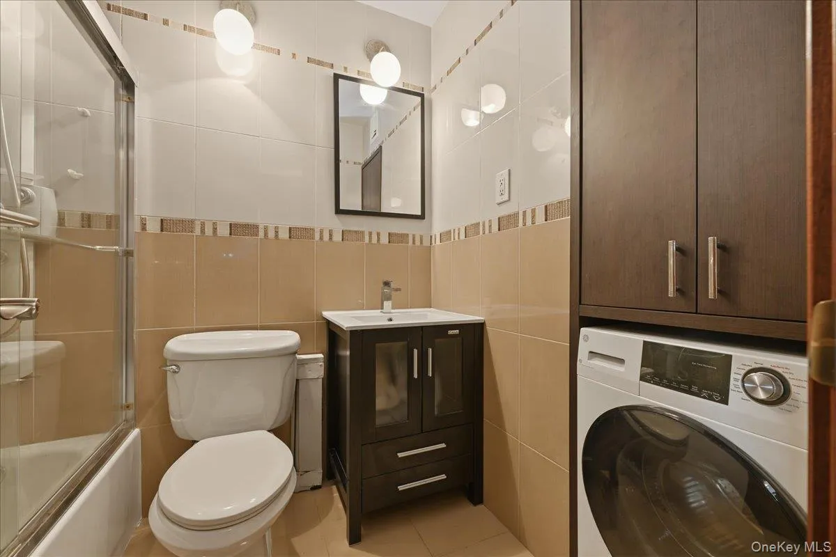 7116 162nd Street, New York, NY, 3 Bedrooms Bedrooms, 6 Rooms Rooms,2 BathroomsBathrooms,Residential Sale,For Rent,162nd,0,997808 7116 162nd Street, New York, NY, 3 Bedrooms Bedrooms, 6 Rooms Rooms,2 BathroomsBathrooms,Residential Sale,For Rent,162nd,0,997808