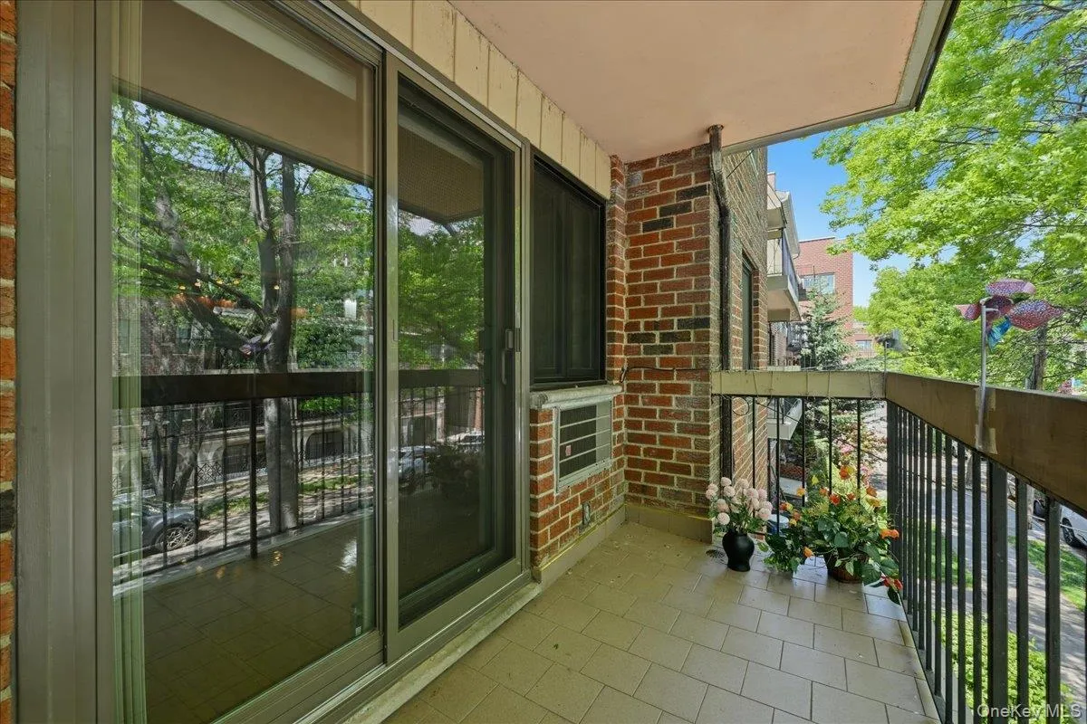 7116 162nd Street, New York, NY, 3 Bedrooms Bedrooms, 6 Rooms Rooms,2 BathroomsBathrooms,Residential Sale,For Rent,162nd,0,997808 7116 162nd Street, New York, NY, 3 Bedrooms Bedrooms, 6 Rooms Rooms,2 BathroomsBathrooms,Residential Sale,For Rent,162nd,0,997808
