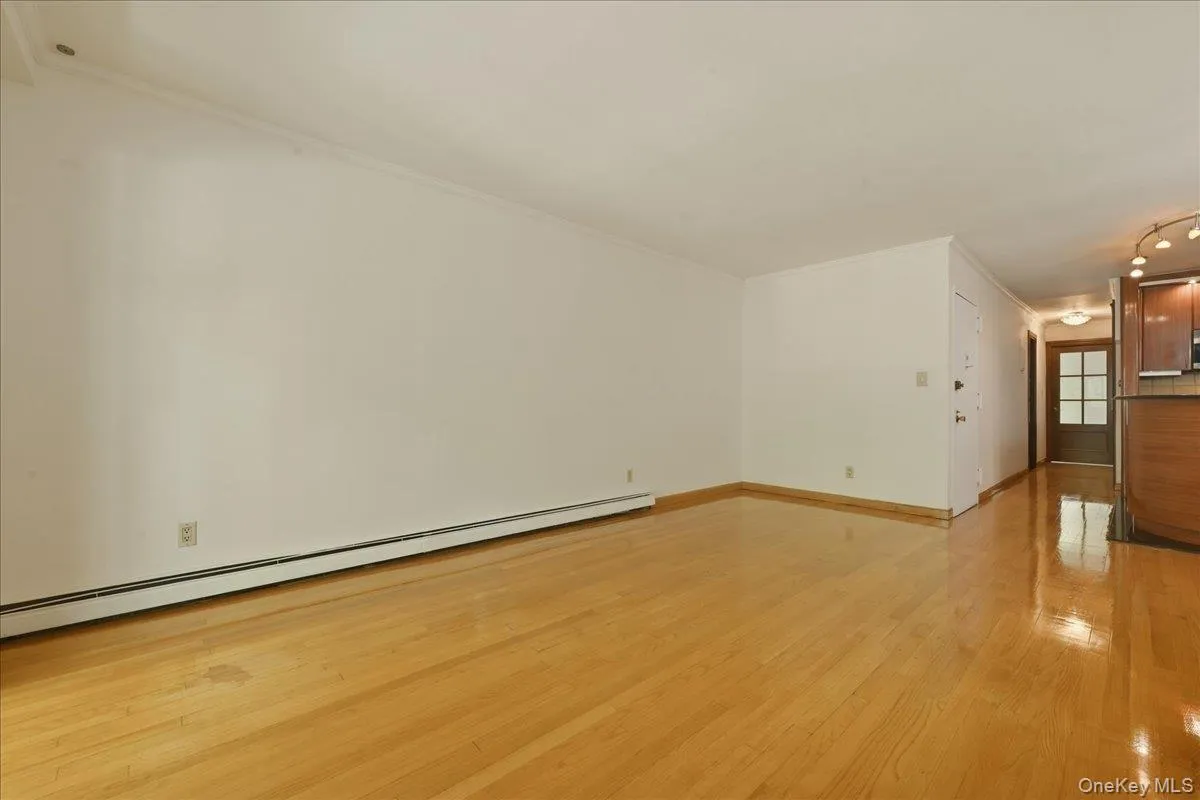 7116 162nd Street, New York, NY, 3 Bedrooms Bedrooms, 6 Rooms Rooms,2 BathroomsBathrooms,Residential Sale,For Rent,162nd,0,997808 7116 162nd Street, New York, NY, 3 Bedrooms Bedrooms, 6 Rooms Rooms,2 BathroomsBathrooms,Residential Sale,For Rent,162nd,0,997808