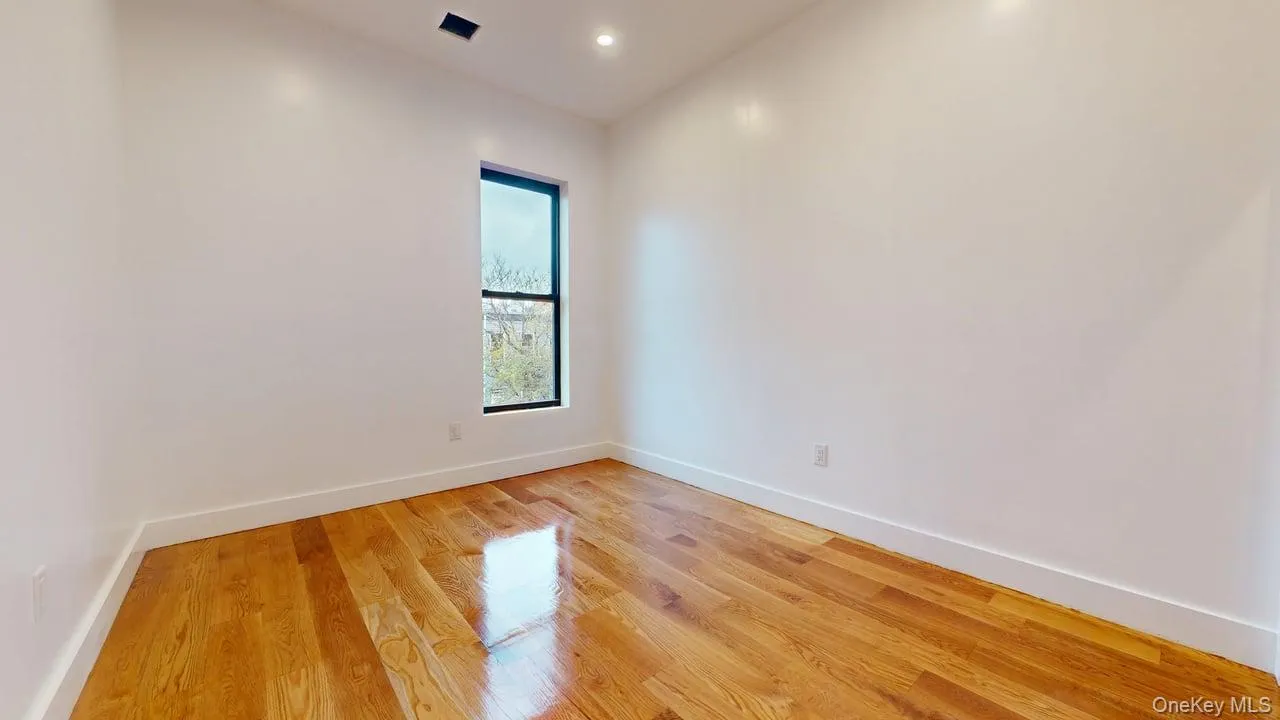 1198 Greene Avenue, New York, NY, 3 Bedrooms Bedrooms, 5 Rooms Rooms,2 BathroomsBathrooms,Residential Lease,For Rent,Greene,0,997812 1198 Greene Avenue, New York, NY, 3 Bedrooms Bedrooms, 5 Rooms Rooms,2 BathroomsBathrooms,Residential Lease,For Rent,Greene,0,997812