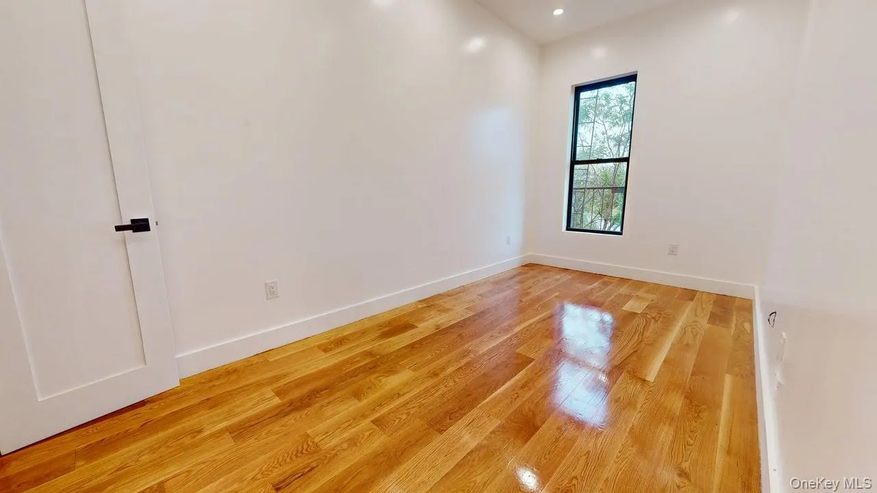 1198 Greene Avenue, New York, NY, 3 Bedrooms Bedrooms, 5 Rooms Rooms,2 BathroomsBathrooms,Residential Lease,For Rent,Greene,0,997812 1198 Greene Avenue, New York, NY, 3 Bedrooms Bedrooms, 5 Rooms Rooms,2 BathroomsBathrooms,Residential Lease,For Rent,Greene,0,997812