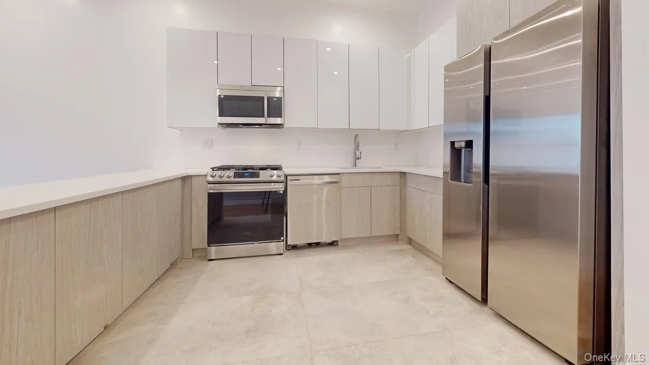 1198 Greene Avenue, New York, NY, 3 Bedrooms Bedrooms, 5 Rooms Rooms,2 BathroomsBathrooms,Residential Lease,For Rent,Greene,0,997812 1198 Greene Avenue, New York, NY, 3 Bedrooms Bedrooms, 5 Rooms Rooms,2 BathroomsBathrooms,Residential Lease,For Rent,Greene,0,997812