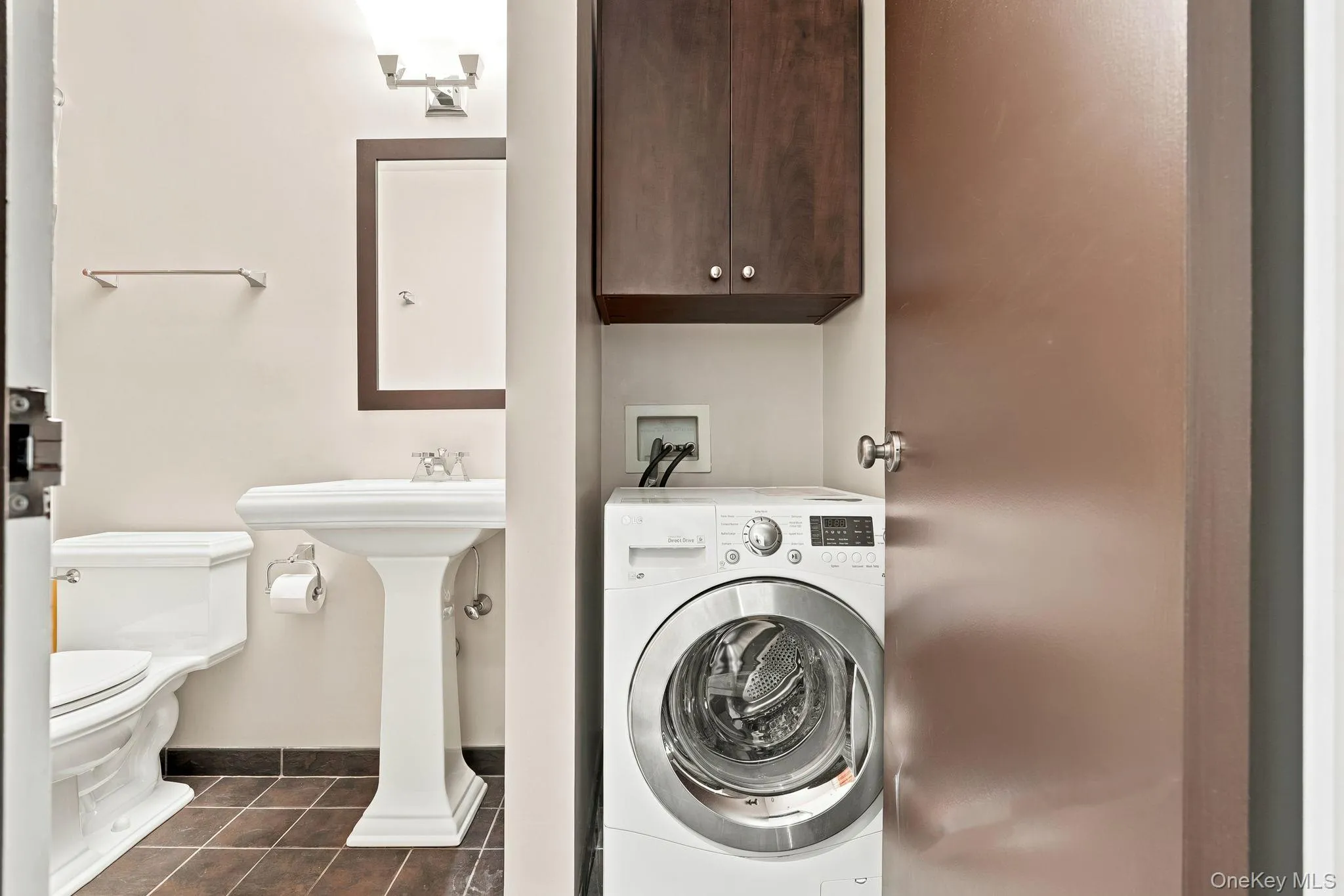 Convenience lives here with your own in-unit washer and dryer. Convenience lives here with your own in-unit washer and dryer.