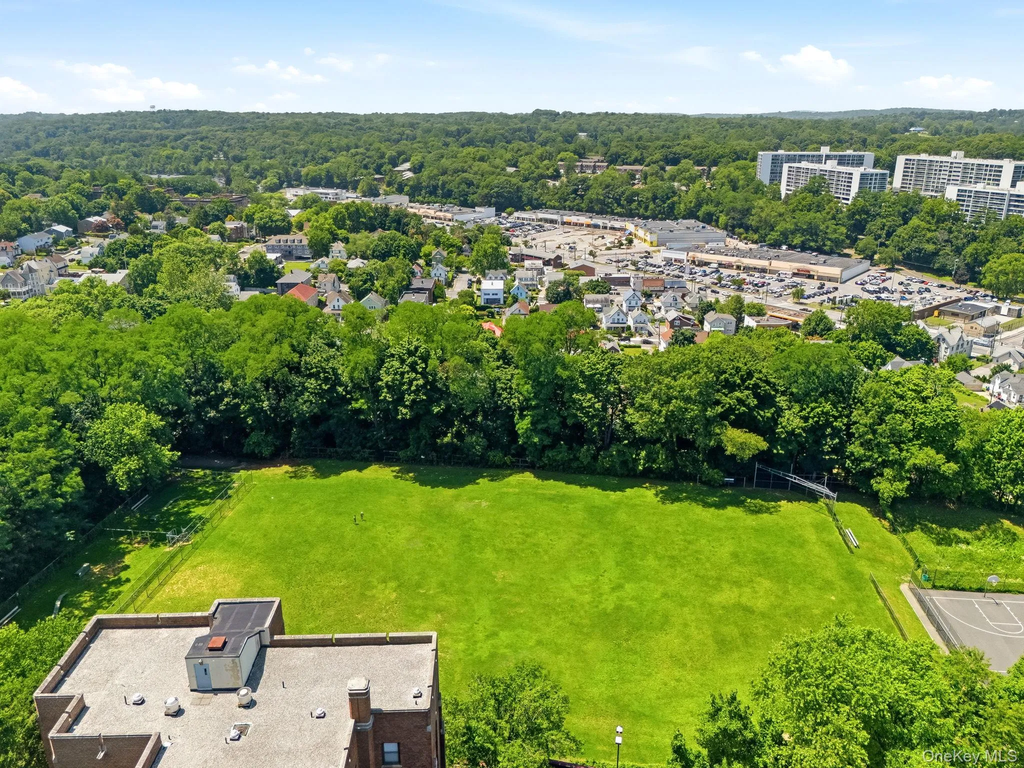 Dining, shopping, entertainment, and Metro-North are just minutes away. Dining, shopping, entertainment, and Metro-North are just minutes away.