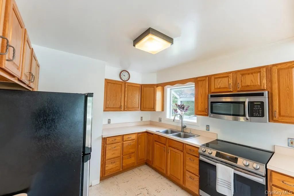 23 Lakeview Drive, Pawling, NY, 4 Bedrooms Bedrooms, 6 Rooms Rooms,2 BathroomsBathrooms,Residential,For Rent,Lakeview,0,997863 23 Lakeview Drive, Pawling, NY, 4 Bedrooms Bedrooms, 6 Rooms Rooms,2 BathroomsBathrooms,Residential,For Rent,Lakeview,0,997863