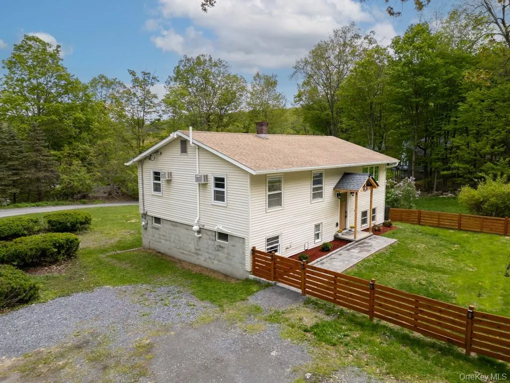 23 Lakeview Drive, Pawling, NY, 4 Bedrooms Bedrooms, 6 Rooms Rooms,2 BathroomsBathrooms,Residential,For Rent,Lakeview,0,997863 23 Lakeview Drive, Pawling, NY, 4 Bedrooms Bedrooms, 6 Rooms Rooms,2 BathroomsBathrooms,Residential,For Rent,Lakeview,0,997863