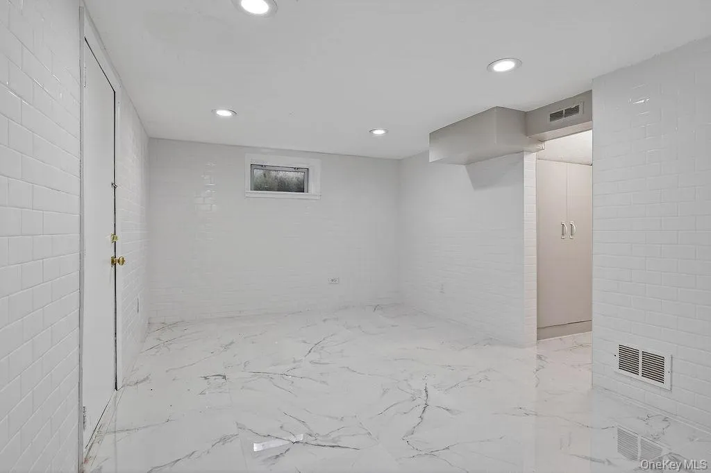 155 White Road, Scarsdale, NY, 3 Bedrooms Bedrooms, 6 Rooms Rooms,1 BathroomBathrooms,Residential Lease,For Rent,White,0,997883 155 White Road, Scarsdale, NY, 3 Bedrooms Bedrooms, 6 Rooms Rooms,1 BathroomBathrooms,Residential Lease,For Rent,White,0,997883