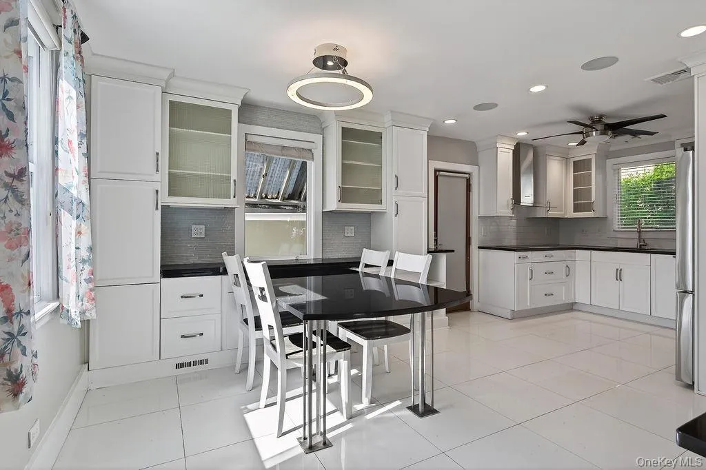 155 White Road, Scarsdale, NY, 3 Bedrooms Bedrooms, 6 Rooms Rooms,1 BathroomBathrooms,Residential Lease,For Rent,White,0,997883 155 White Road, Scarsdale, NY, 3 Bedrooms Bedrooms, 6 Rooms Rooms,1 BathroomBathrooms,Residential Lease,For Rent,White,0,997883