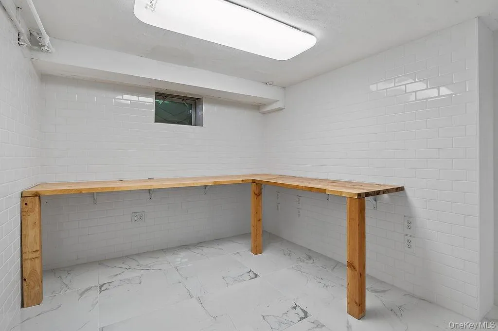 155 White Road, Scarsdale, NY, 3 Bedrooms Bedrooms, 6 Rooms Rooms,1 BathroomBathrooms,Residential Lease,For Rent,White,0,997883 155 White Road, Scarsdale, NY, 3 Bedrooms Bedrooms, 6 Rooms Rooms,1 BathroomBathrooms,Residential Lease,For Rent,White,0,997883