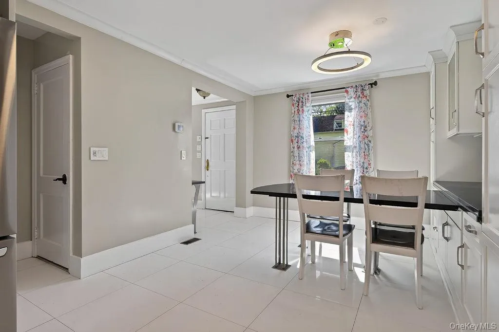 155 White Road, Scarsdale, NY, 3 Bedrooms Bedrooms, 6 Rooms Rooms,1 BathroomBathrooms,Residential Lease,For Rent,White,0,997883 155 White Road, Scarsdale, NY, 3 Bedrooms Bedrooms, 6 Rooms Rooms,1 BathroomBathrooms,Residential Lease,For Rent,White,0,997883
