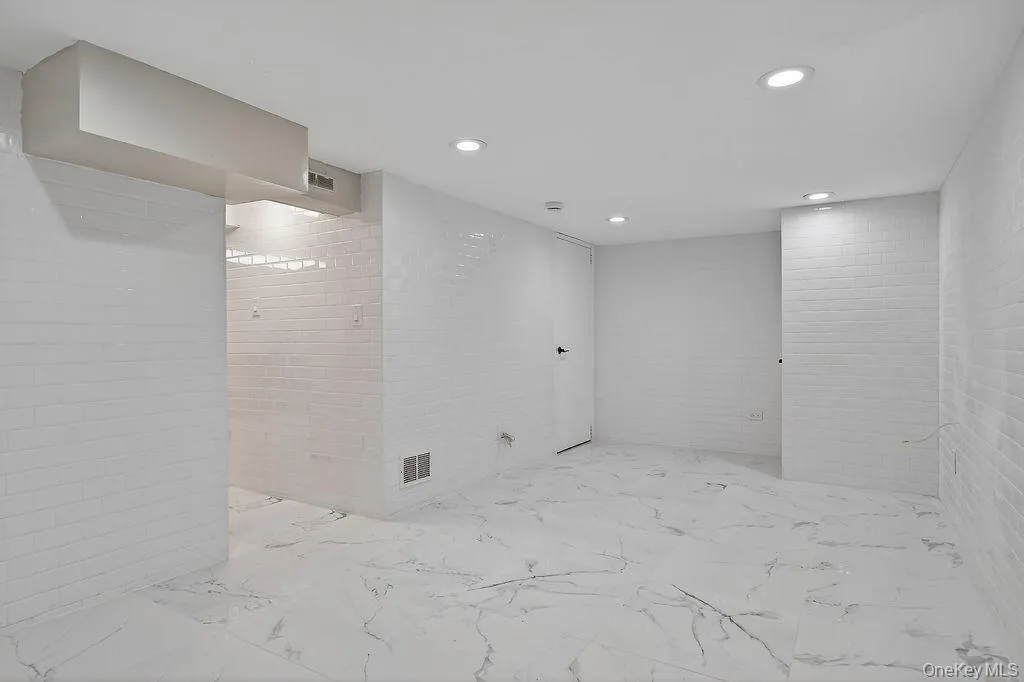 155 White Road, Scarsdale, NY, 3 Bedrooms Bedrooms, 6 Rooms Rooms,1 BathroomBathrooms,Residential Lease,For Rent,White,0,997883 155 White Road, Scarsdale, NY, 3 Bedrooms Bedrooms, 6 Rooms Rooms,1 BathroomBathrooms,Residential Lease,For Rent,White,0,997883