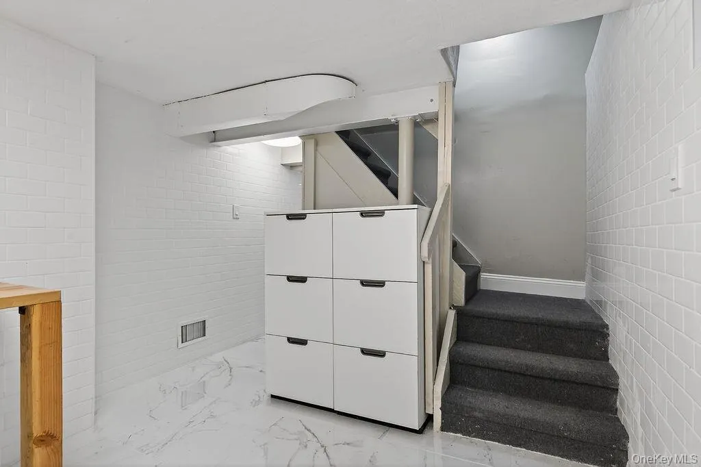 155 White Road, Scarsdale, NY, 3 Bedrooms Bedrooms, 6 Rooms Rooms,1 BathroomBathrooms,Residential Lease,For Rent,White,0,997883 155 White Road, Scarsdale, NY, 3 Bedrooms Bedrooms, 6 Rooms Rooms,1 BathroomBathrooms,Residential Lease,For Rent,White,0,997883