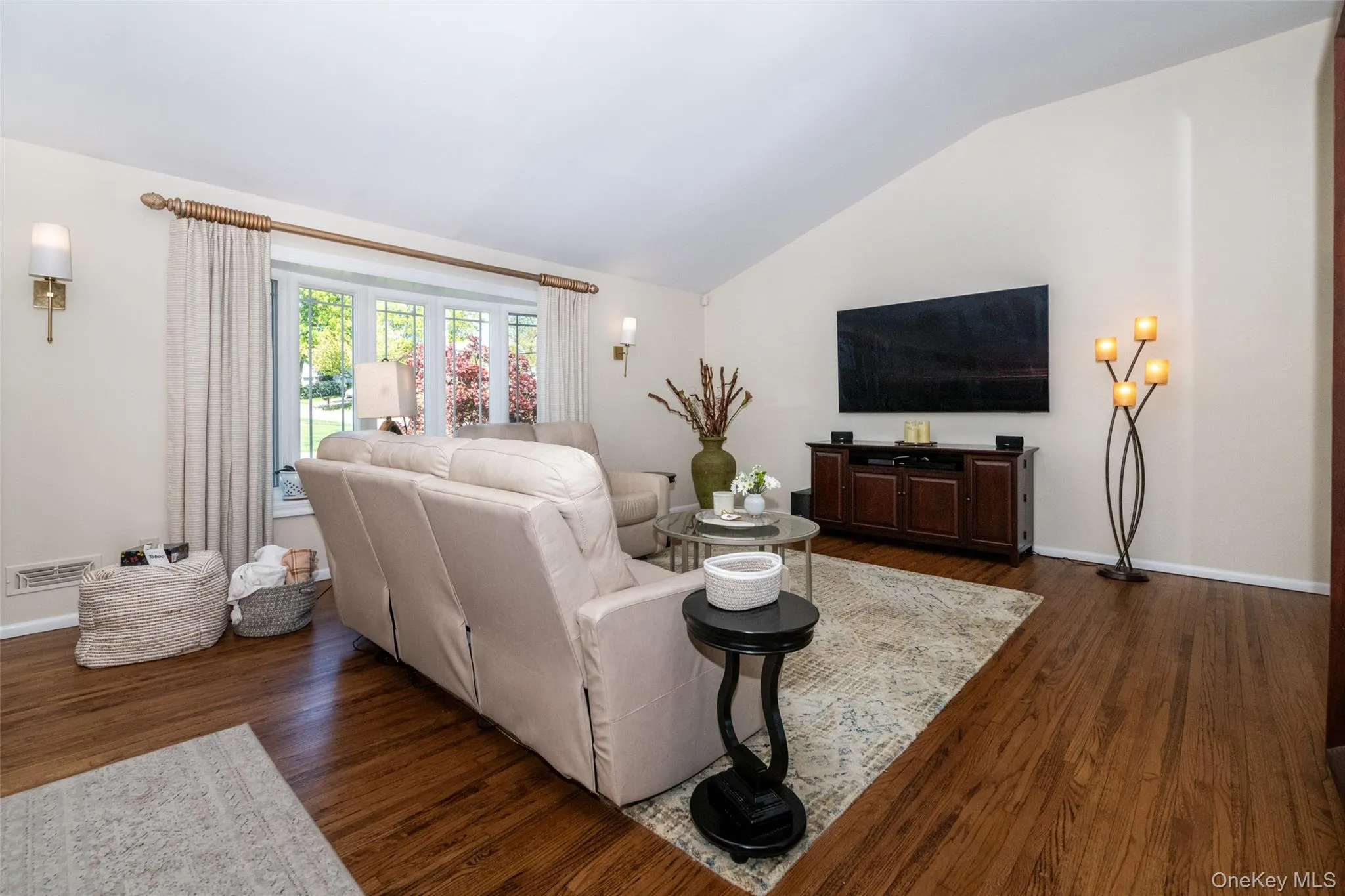1 Lynns Way, New Rochelle, NY, 3 Bedrooms Bedrooms, 7 Rooms Rooms,2 BathroomsBathrooms,Residential,For Rent,Lynns,0,997891 1 Lynns Way, New Rochelle, NY, 3 Bedrooms Bedrooms, 7 Rooms Rooms,2 BathroomsBathrooms,Residential,For Rent,Lynns,0,997891