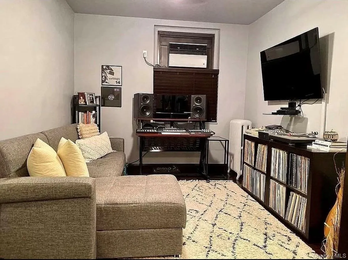21-06 35th Street, New York, NY, 1 Bedroom Bedrooms, 3 Rooms Rooms,1 BathroomBathrooms,Residential,For Rent,35th,0,997893 21-06 35th Street, New York, NY, 1 Bedroom Bedrooms, 3 Rooms Rooms,1 BathroomBathrooms,Residential,For Rent,35th,0,997893