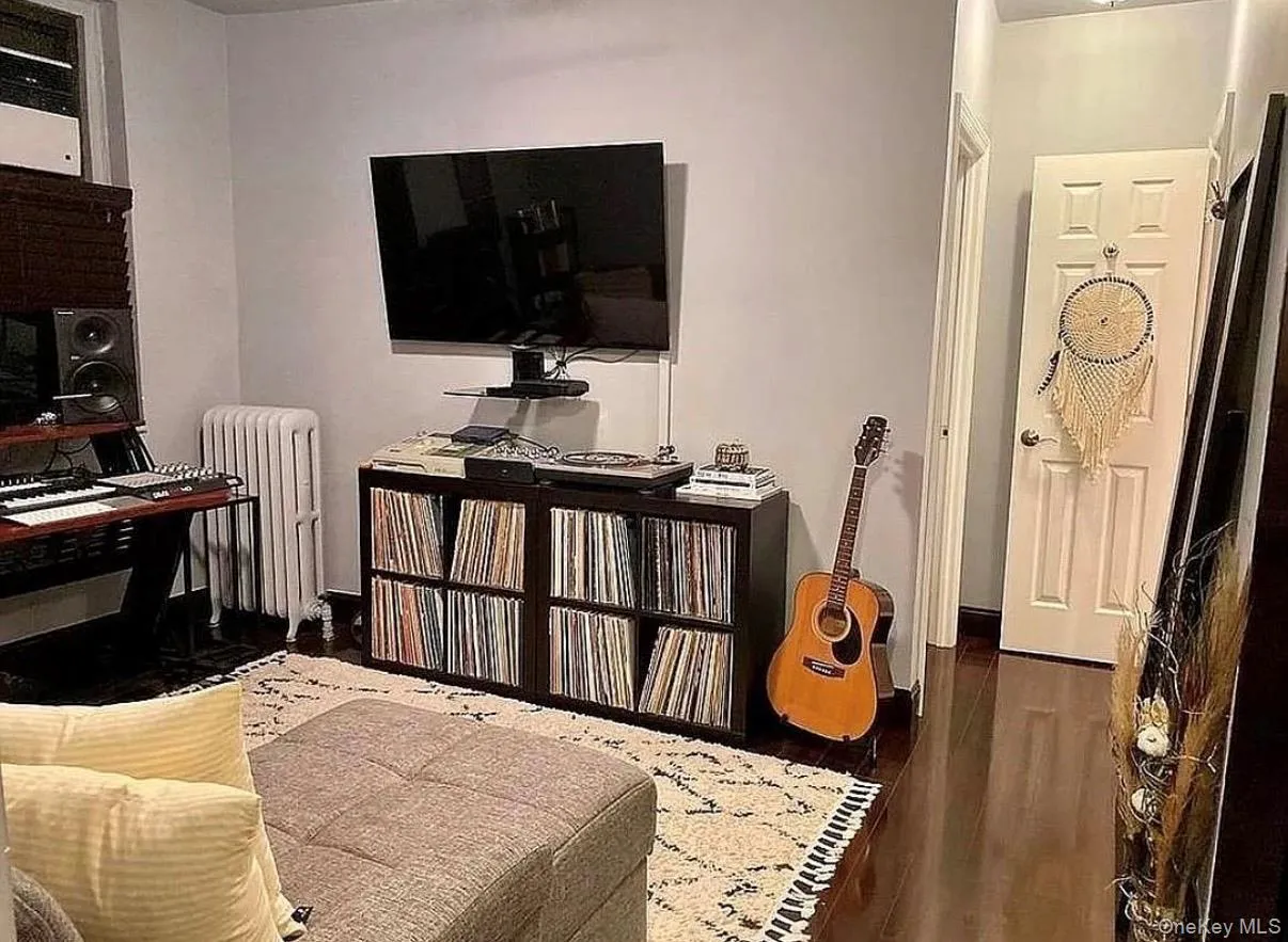 21-06 35th Street, New York, NY, 1 Bedroom Bedrooms, 3 Rooms Rooms,1 BathroomBathrooms,Residential,For Rent,35th,0,997893 21-06 35th Street, New York, NY, 1 Bedroom Bedrooms, 3 Rooms Rooms,1 BathroomBathrooms,Residential,For Rent,35th,0,997893