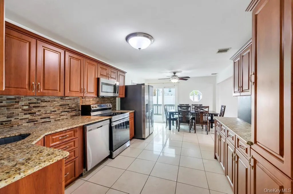 32 Beverly Street, Islip, NY, 5 Bedrooms Bedrooms, 12 Rooms Rooms,3 BathroomsBathrooms,Residential,For Rent,Beverly,0,997895 32 Beverly Street, Islip, NY, 5 Bedrooms Bedrooms, 12 Rooms Rooms,3 BathroomsBathrooms,Residential,For Rent,Beverly,0,997895