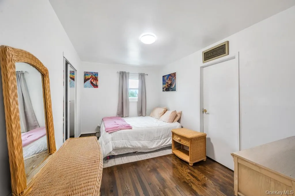 32 Beverly Street, Islip, NY, 5 Bedrooms Bedrooms, 12 Rooms Rooms,3 BathroomsBathrooms,Residential,For Rent,Beverly,0,997895 32 Beverly Street, Islip, NY, 5 Bedrooms Bedrooms, 12 Rooms Rooms,3 BathroomsBathrooms,Residential,For Rent,Beverly,0,997895
