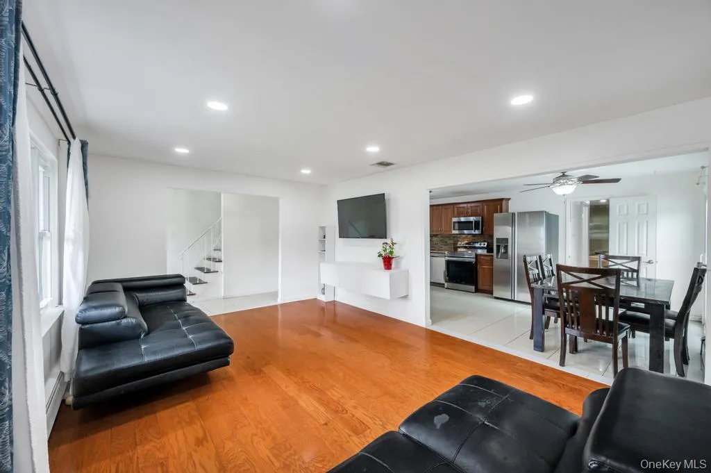 32 Beverly Street, Islip, NY, 5 Bedrooms Bedrooms, 12 Rooms Rooms,3 BathroomsBathrooms,Residential,For Rent,Beverly,0,997895 32 Beverly Street, Islip, NY, 5 Bedrooms Bedrooms, 12 Rooms Rooms,3 BathroomsBathrooms,Residential,For Rent,Beverly,0,997895