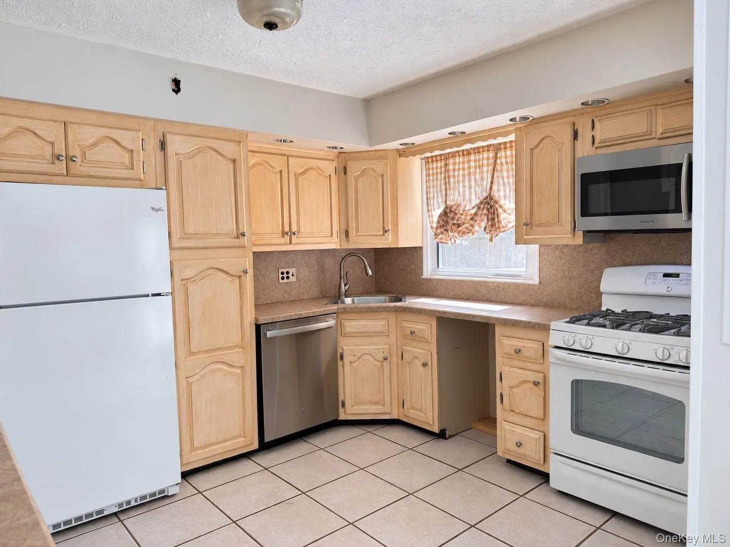 61 Hall Avenue, Clarkstown, NY, 5 Bedrooms Bedrooms, 11 Rooms Rooms,3 BathroomsBathrooms,Residential,For Rent,Hall,0,997896 61 Hall Avenue, Clarkstown, NY, 5 Bedrooms Bedrooms, 11 Rooms Rooms,3 BathroomsBathrooms,Residential,For Rent,Hall,0,997896