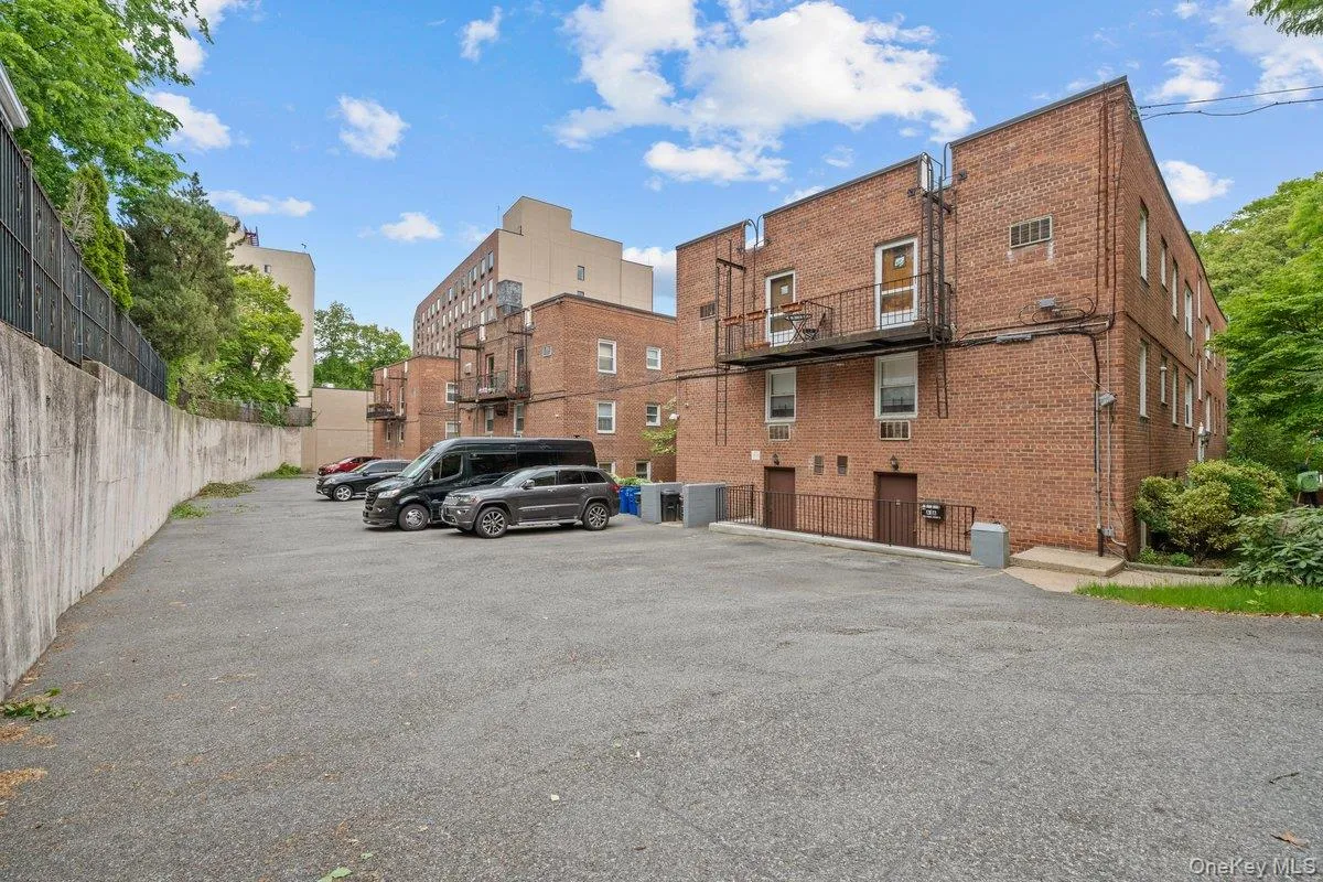 6299 Broadway, New York, NY, 1 Bedroom Bedrooms, 3 Rooms Rooms,1 BathroomBathrooms,Residential Sale,For Rent,Broadway,0,997900 6299 Broadway, New York, NY, 1 Bedroom Bedrooms, 3 Rooms Rooms,1 BathroomBathrooms,Residential Sale,For Rent,Broadway,0,997900