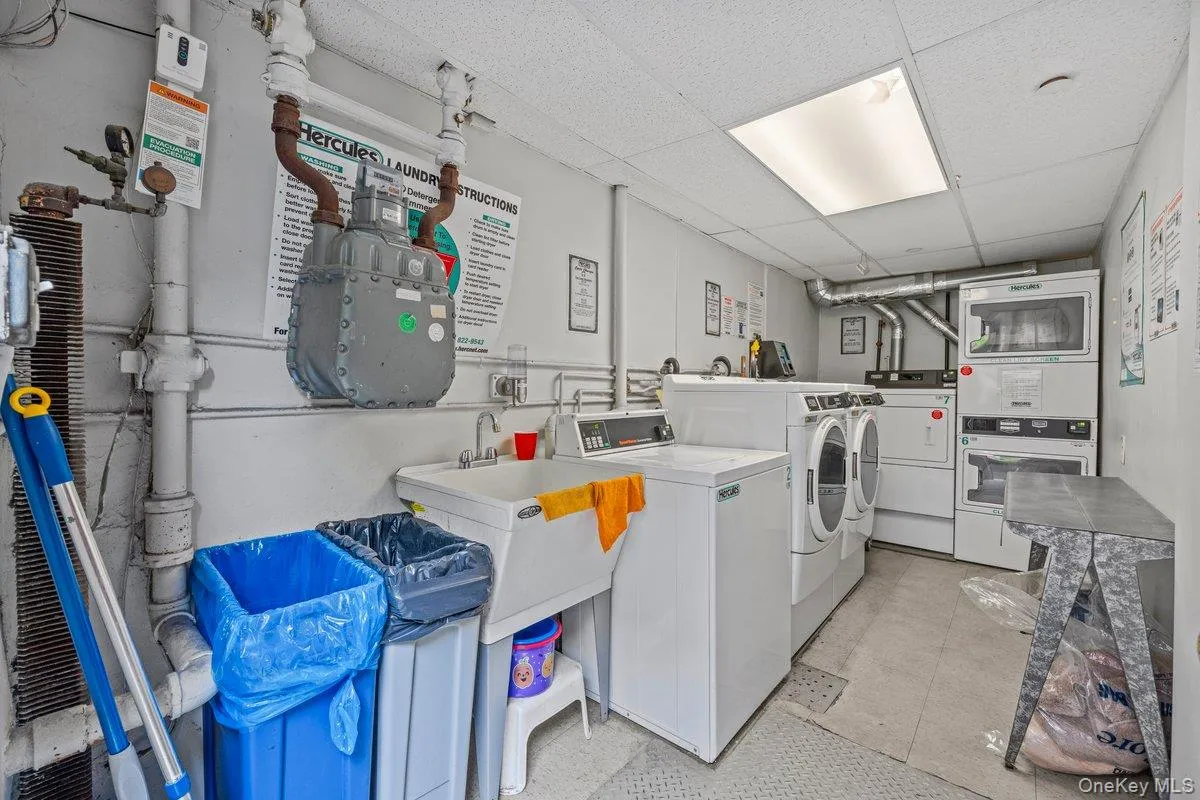 6299 Broadway, New York, NY, 1 Bedroom Bedrooms, 3 Rooms Rooms,1 BathroomBathrooms,Residential Sale,For Rent,Broadway,0,997900 6299 Broadway, New York, NY, 1 Bedroom Bedrooms, 3 Rooms Rooms,1 BathroomBathrooms,Residential Sale,For Rent,Broadway,0,997900