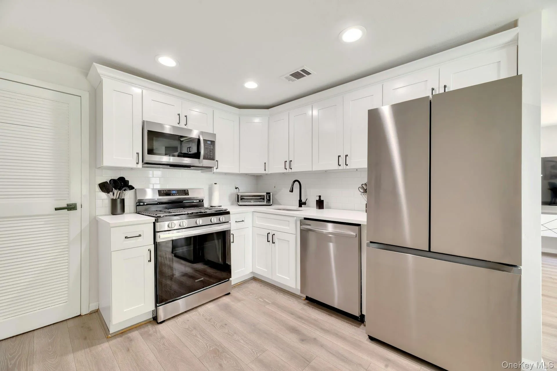 394 Birchwood Road, Brookhaven, NY, 2 Bedrooms Bedrooms, 5 Rooms Rooms,1 BathroomBathrooms,Residential Sale,For Rent,Birchwood,0,997905 394 Birchwood Road, Brookhaven, NY, 2 Bedrooms Bedrooms, 5 Rooms Rooms,1 BathroomBathrooms,Residential Sale,For Rent,Birchwood,0,997905