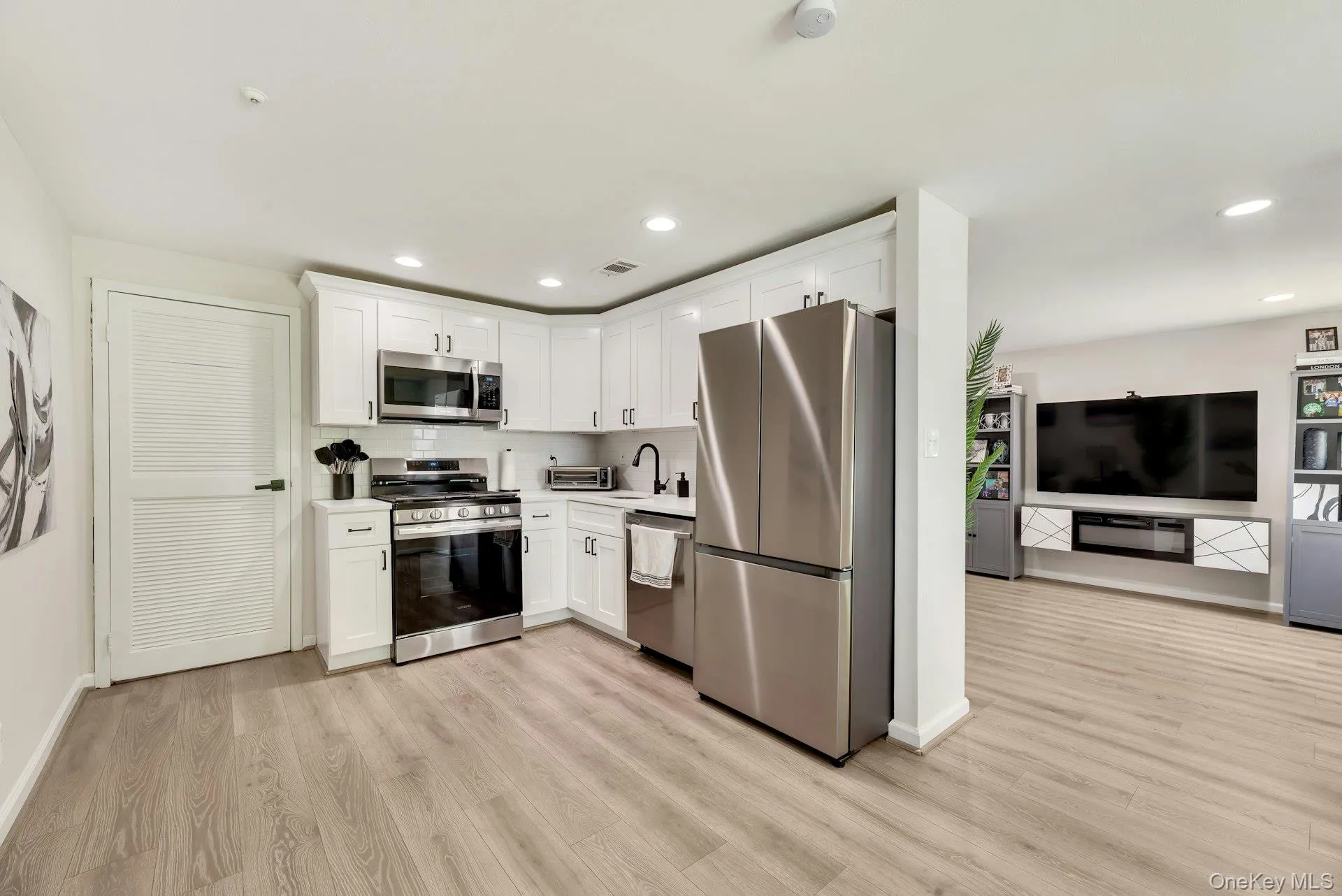 394 Birchwood Road, Brookhaven, NY, 2 Bedrooms Bedrooms, 5 Rooms Rooms,1 BathroomBathrooms,Residential Sale,For Rent,Birchwood,0,997905 394 Birchwood Road, Brookhaven, NY, 2 Bedrooms Bedrooms, 5 Rooms Rooms,1 BathroomBathrooms,Residential Sale,For Rent,Birchwood,0,997905