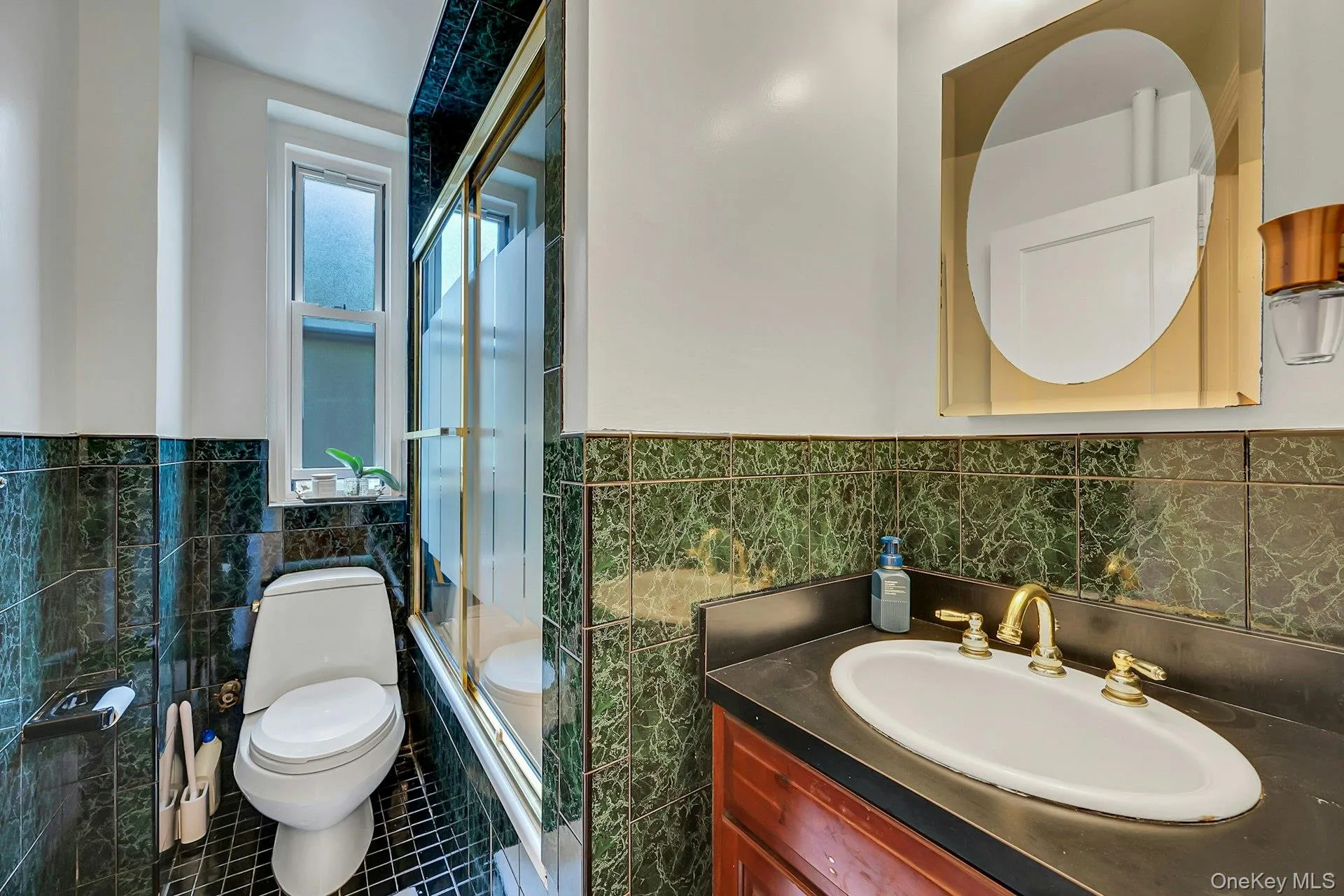 Full Bathroom Full Bathroom