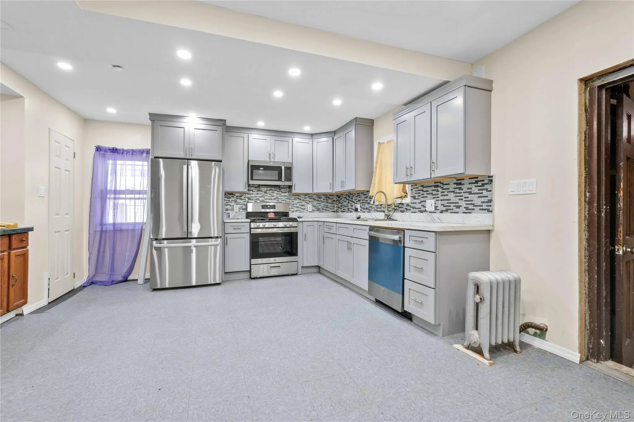 722 Elton Street, New York, NY, 3 Bedrooms Bedrooms, 7 Rooms Rooms,2 BathroomsBathrooms,Residential,For Rent,Elton,0,997913 722 Elton Street, New York, NY, 3 Bedrooms Bedrooms, 7 Rooms Rooms,2 BathroomsBathrooms,Residential,For Rent,Elton,0,997913
