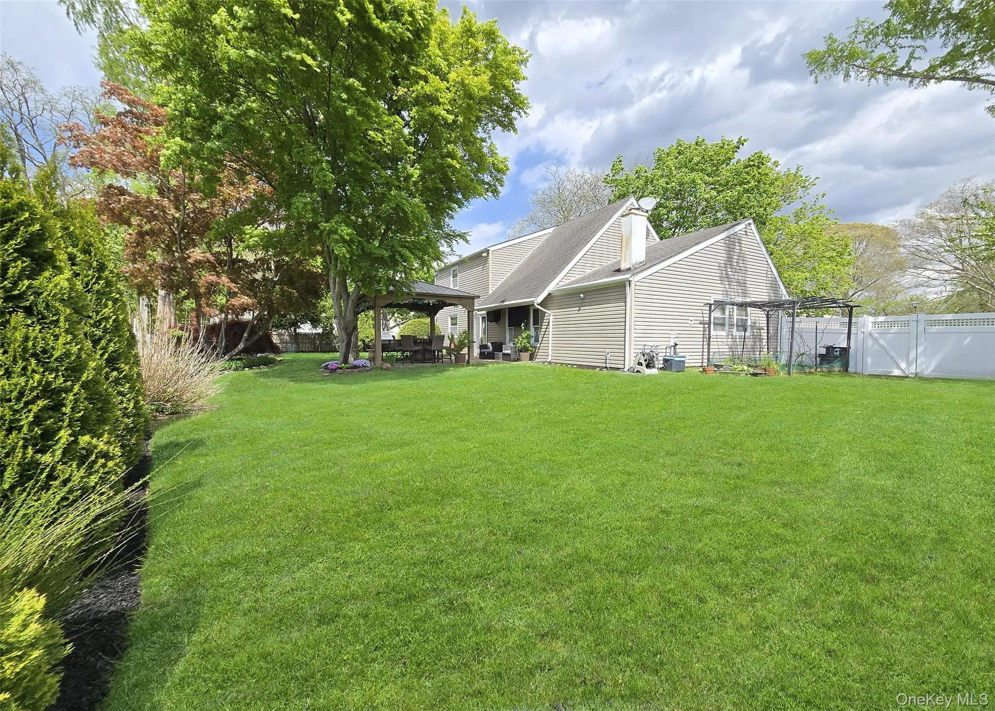 19 Hartsdale Lane, Brookhaven, NY, 3 Bedrooms Bedrooms, 7 Rooms Rooms,2 BathroomsBathrooms,Residential,For Rent,Hartsdale,0,997925 19 Hartsdale Lane, Brookhaven, NY, 3 Bedrooms Bedrooms, 7 Rooms Rooms,2 BathroomsBathrooms,Residential,For Rent,Hartsdale,0,997925