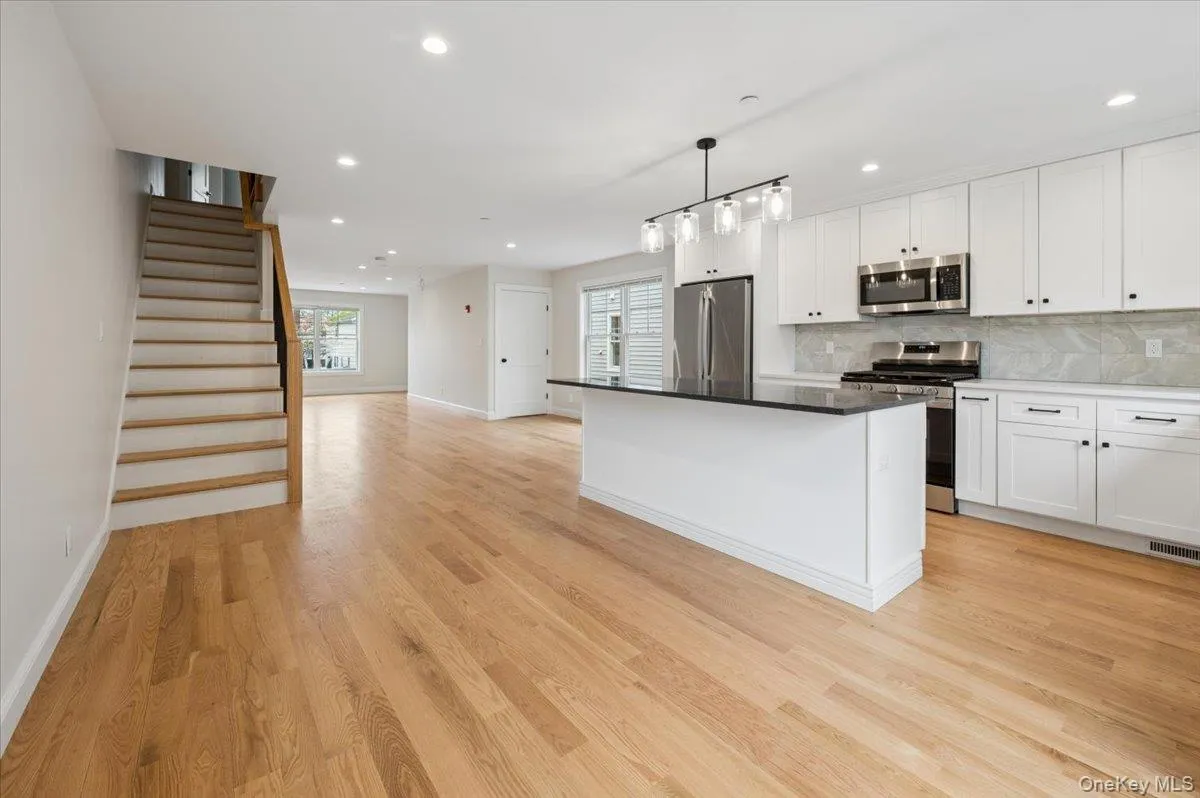 89 Crystal Street, Harrison, NY, 3 Bedrooms Bedrooms, 5 Rooms Rooms,2 BathroomsBathrooms,Residential Lease,For Rent,Crystal,0,997963 89 Crystal Street, Harrison, NY, 3 Bedrooms Bedrooms, 5 Rooms Rooms,2 BathroomsBathrooms,Residential Lease,For Rent,Crystal,0,997963