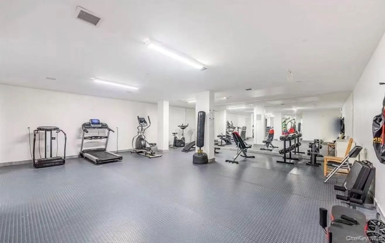 14427 Sanford Avenue, New York, NY, 2 Bedrooms Bedrooms, 5 Rooms Rooms,1 BathroomBathrooms,Residential Lease,For Rent,Sanford,0,997984 14427 Sanford Avenue, New York, NY, 2 Bedrooms Bedrooms, 5 Rooms Rooms,1 BathroomBathrooms,Residential Lease,For Rent,Sanford,0,997984