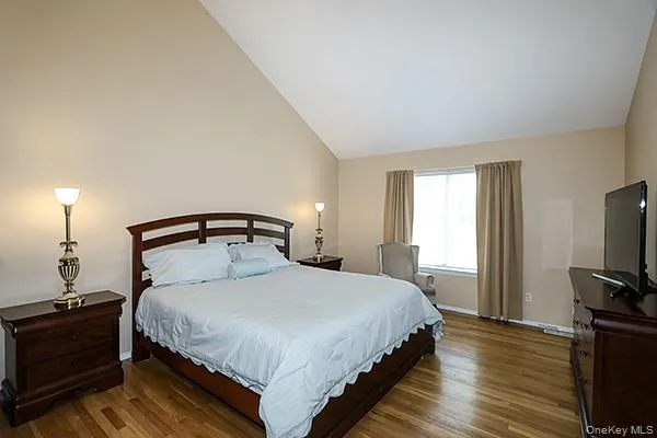 Spacious Primary with En Suite Spacious Primary with En Suite